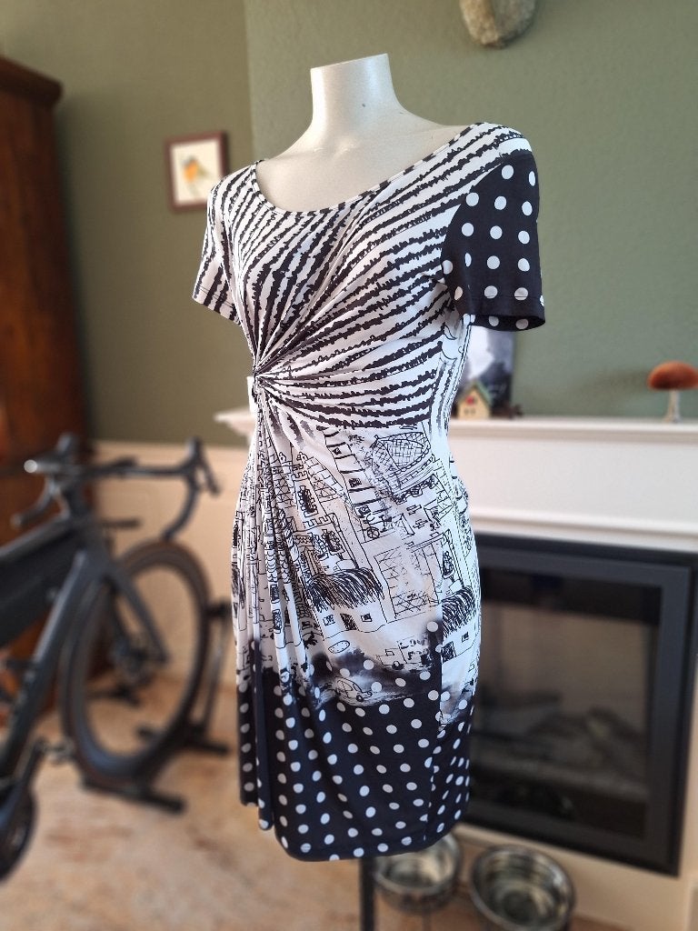 Eroke zwart witte taille detail jurk IT 44 NL 40, Kleding | Dames, Maat 38/40 (M), Verzenden, Zwart, Zo goed als nieuw