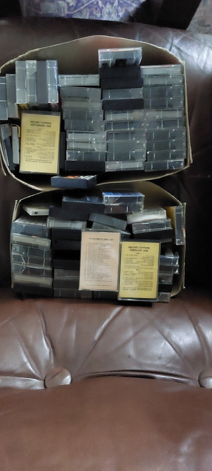 2 dozen met casettebandjes, Ophalen