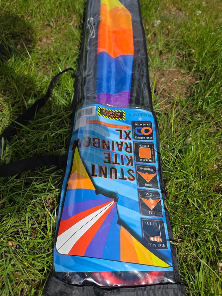 Stuntvlieger Rainbow XL - Nieuw in verpakking, Sport en Fitness, Vliegeren, Ophalen of Verzenden, Nieuw, Tweelijns, Vlieger