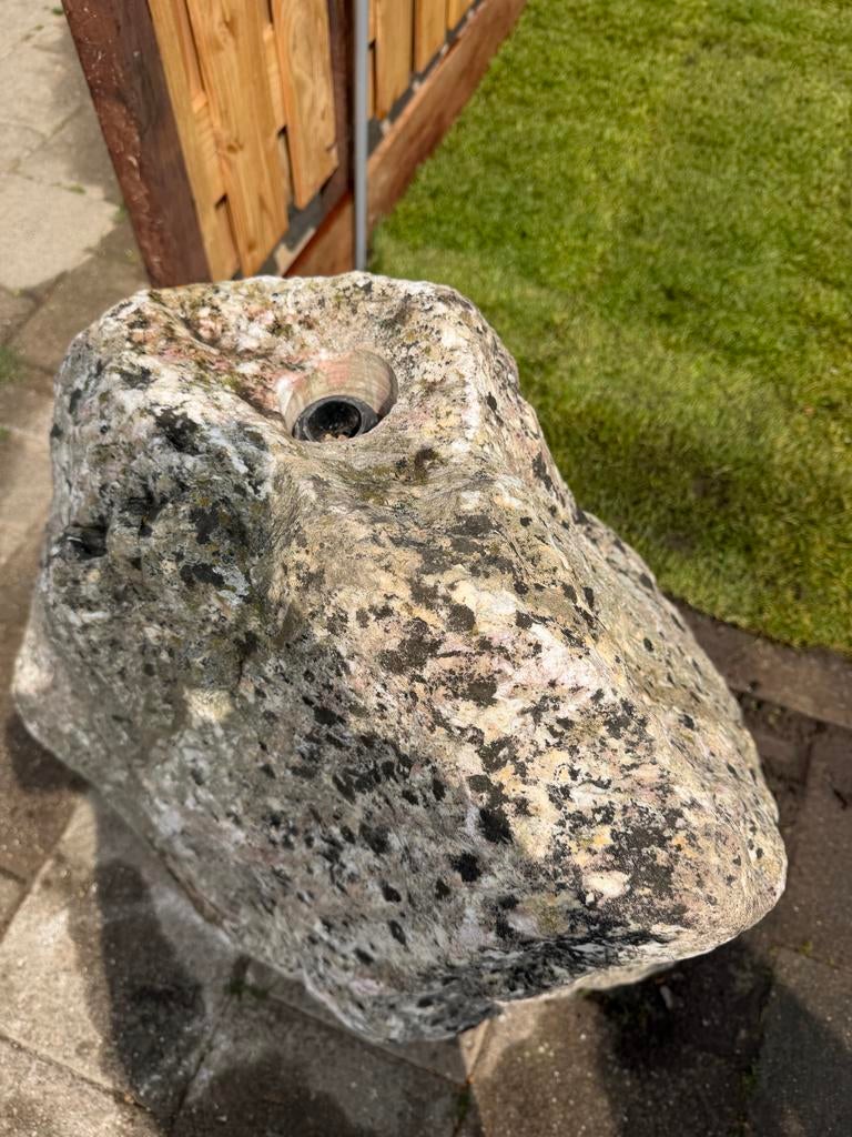 Grote natuursteen met gat - Ideaal voor waterornament, Ophalen, Gebruikt, Graniet, Kei