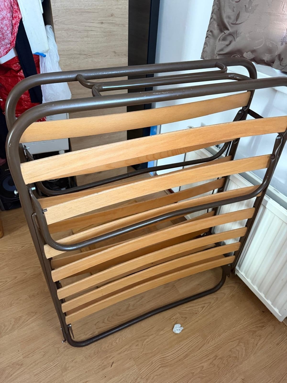 Comfortabel Opklapbed / Logeerbed met Stevige Lattenbodem, Ophalen, Gebruikt, Eenpersoons, Bruin