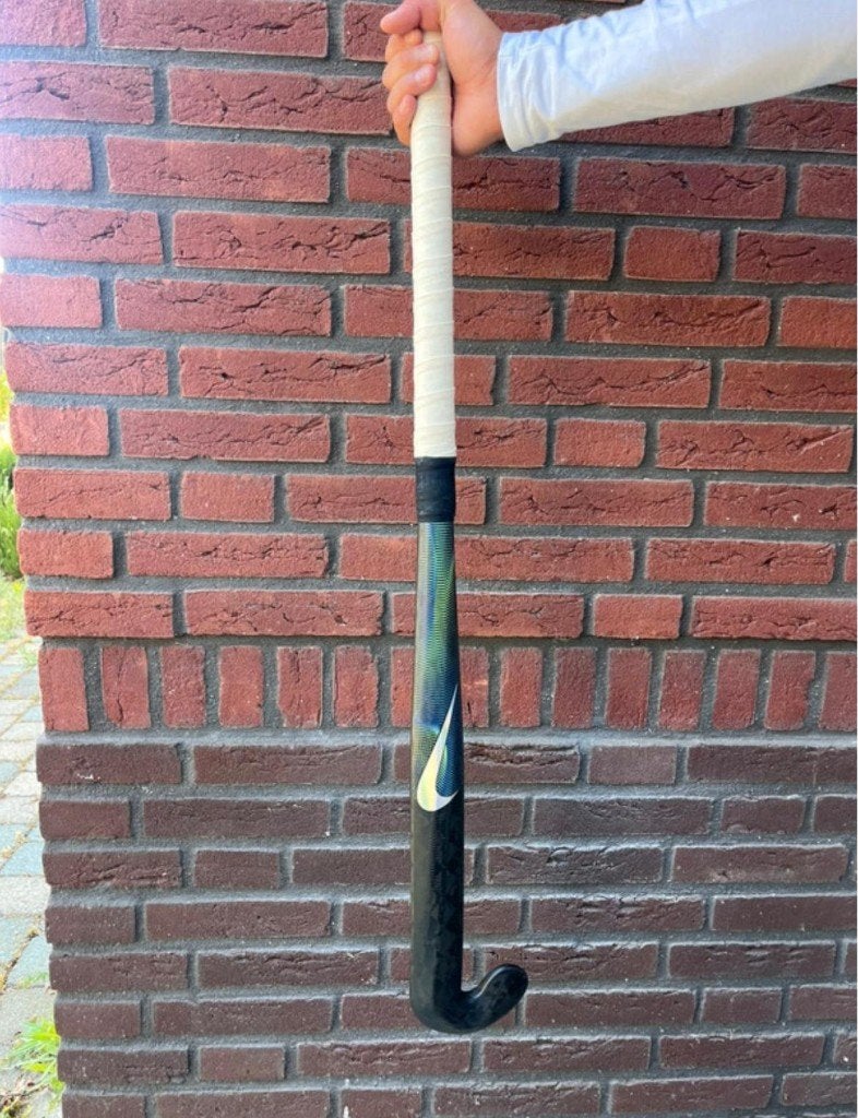 Nike Laser Elite hockeystick extreme lowbow 36,5 inch(BIEDEN, Sport en Fitness, Hockey, Ophalen of Verzenden, Zo goed als nieuw