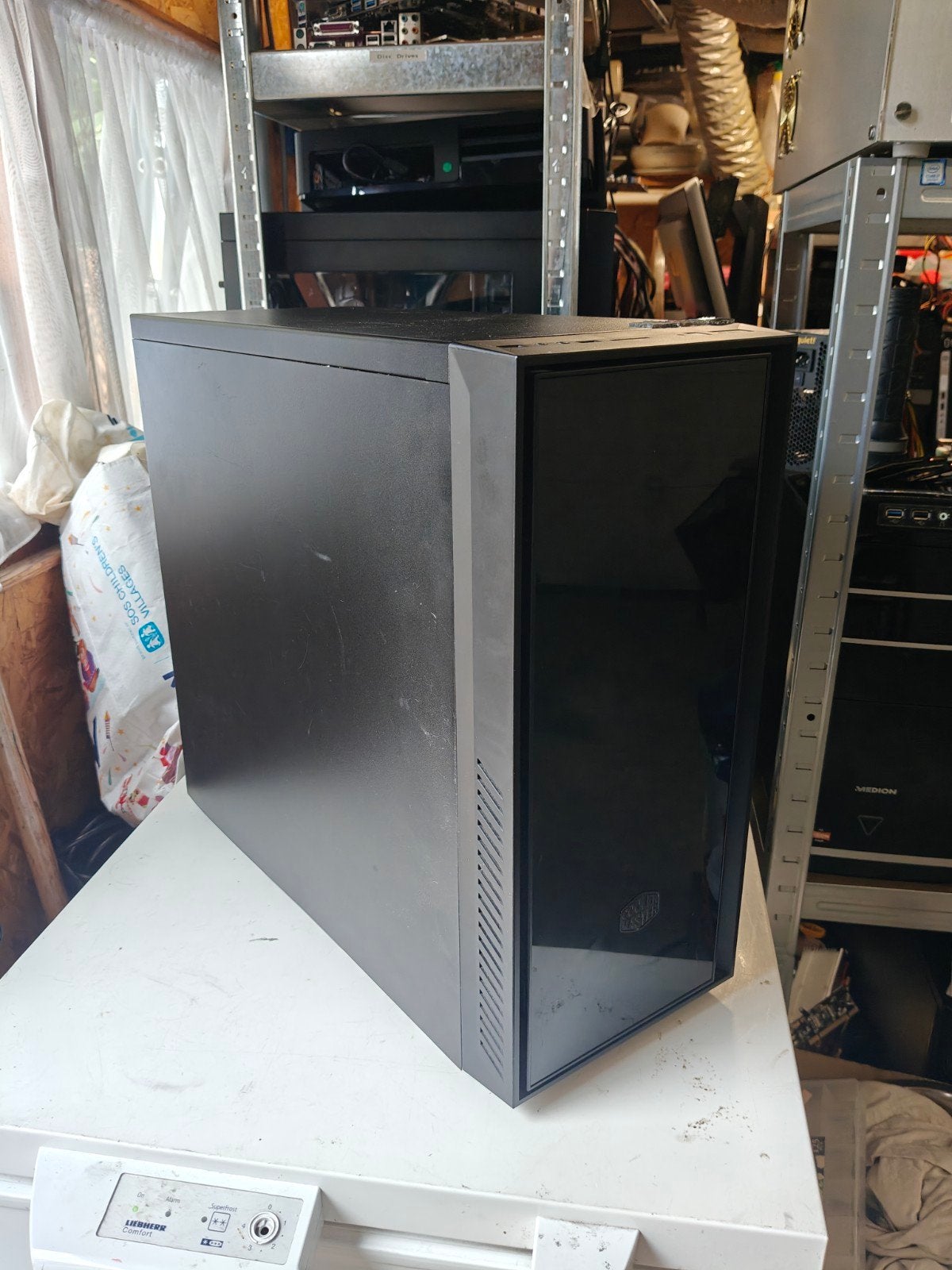 Coolermaster Silencio 550 ATX PC Behuizing inclusief fans, Computers en Software, Computerbehuizingen, Ophalen of Verzenden, Zo goed als nieuw