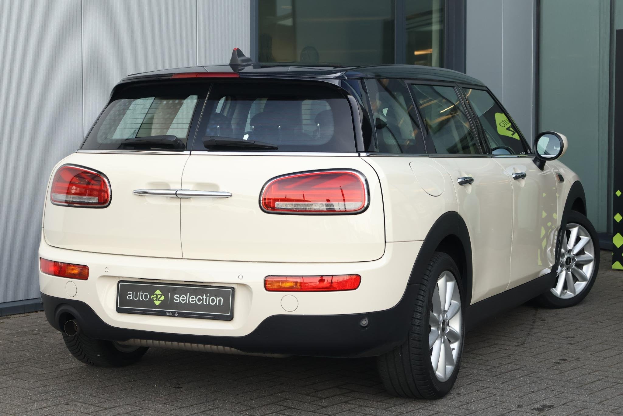 MINI Clubman 1.5 One Business Edition / Apple Carplay / DAB, Parkeersensor, Gebruikt, 700 kg, Leder en Stof