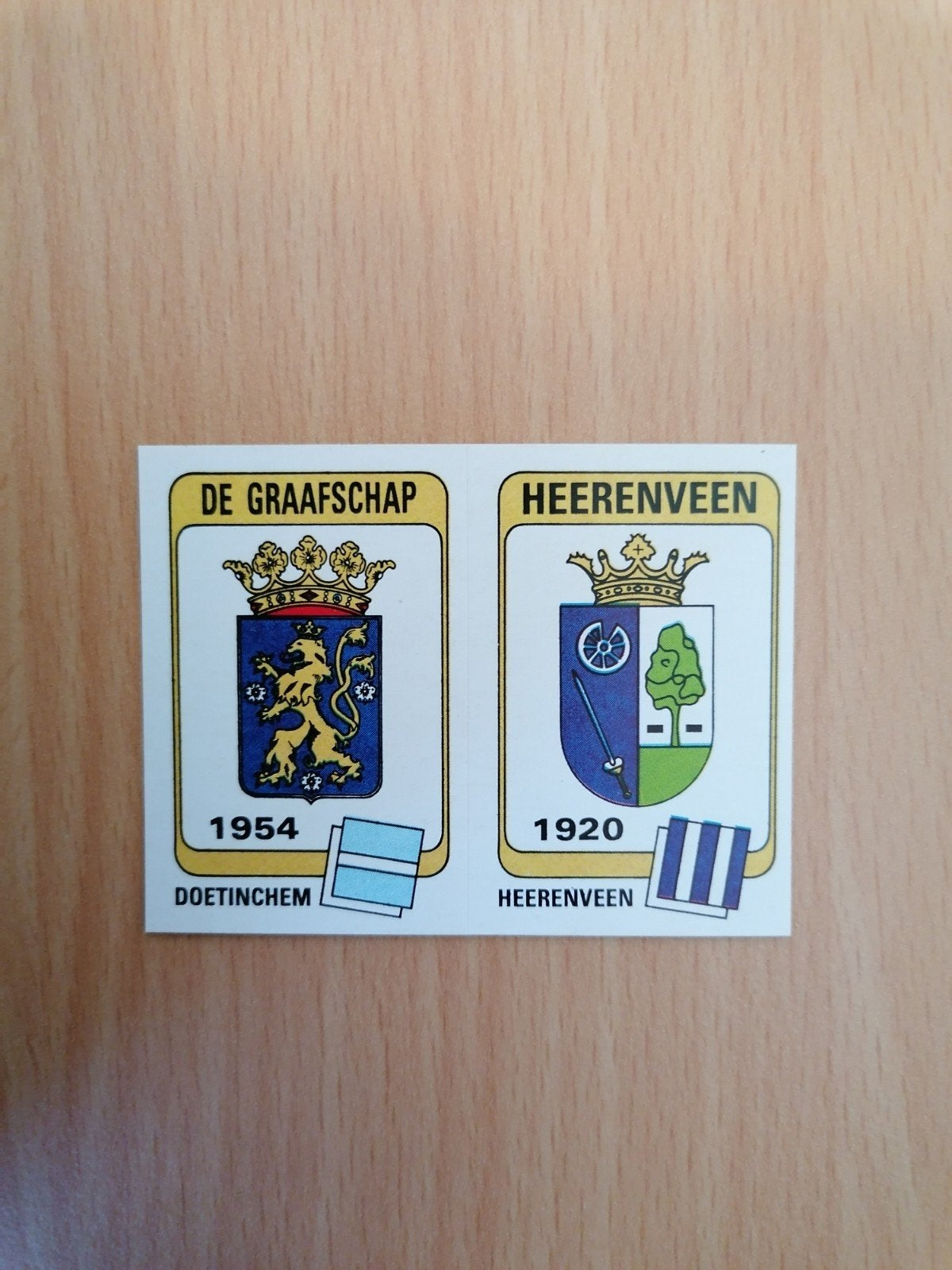 Panini Voetbal 84 #316 De Graafschap en Heerenveen embleem., Verzamelen, Ophalen of Verzenden, Zo goed als nieuw, Overige binnenlandse clubs
