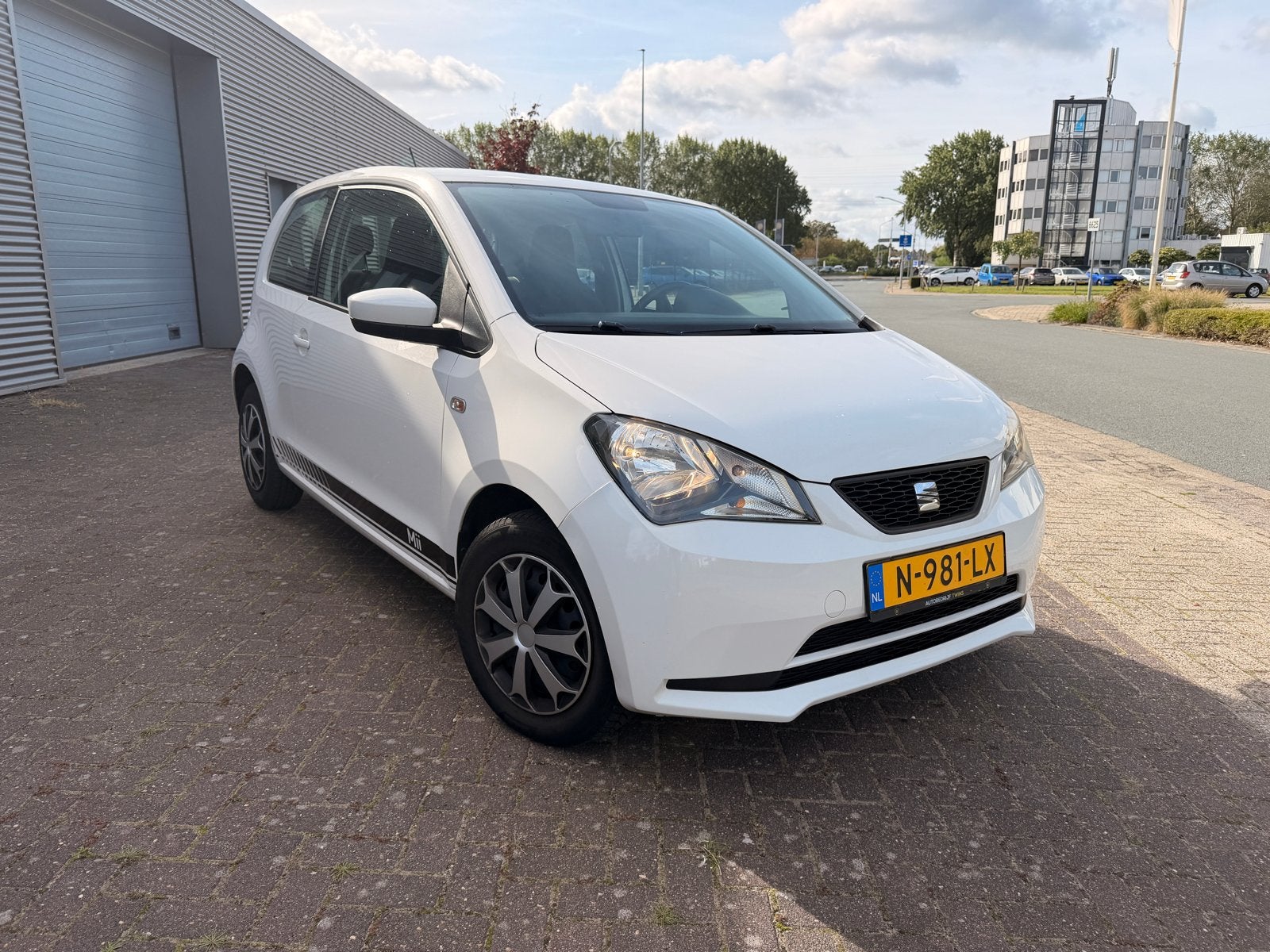 Seat Mii Style 1.0 44KW 3D 2016 Wit, Auto's, Voorwielaandrijving, Stof, 4 stoelen, Mii
