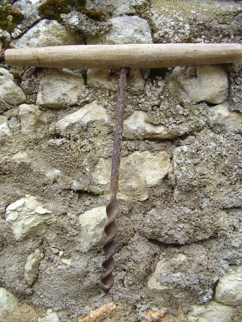Grote antieke houtboor (Avegaar) uit Frankrijk, Ophalen