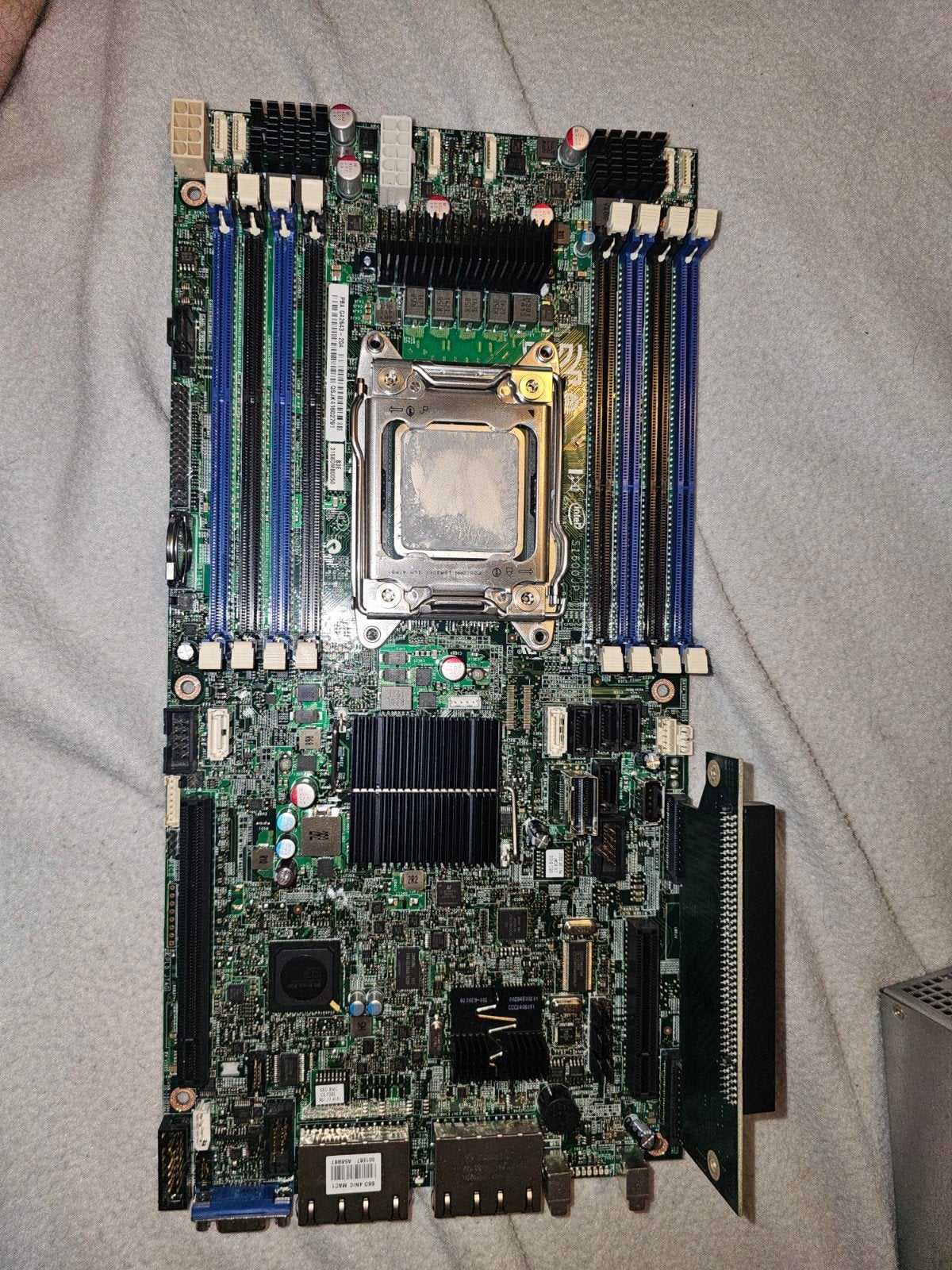 Intel S1600JP Moederbord met Intel Xeon E5-1620 3.6GHz CPU, Gebruikt, 4-core, LGA 2011, Ophalen of Verzenden
