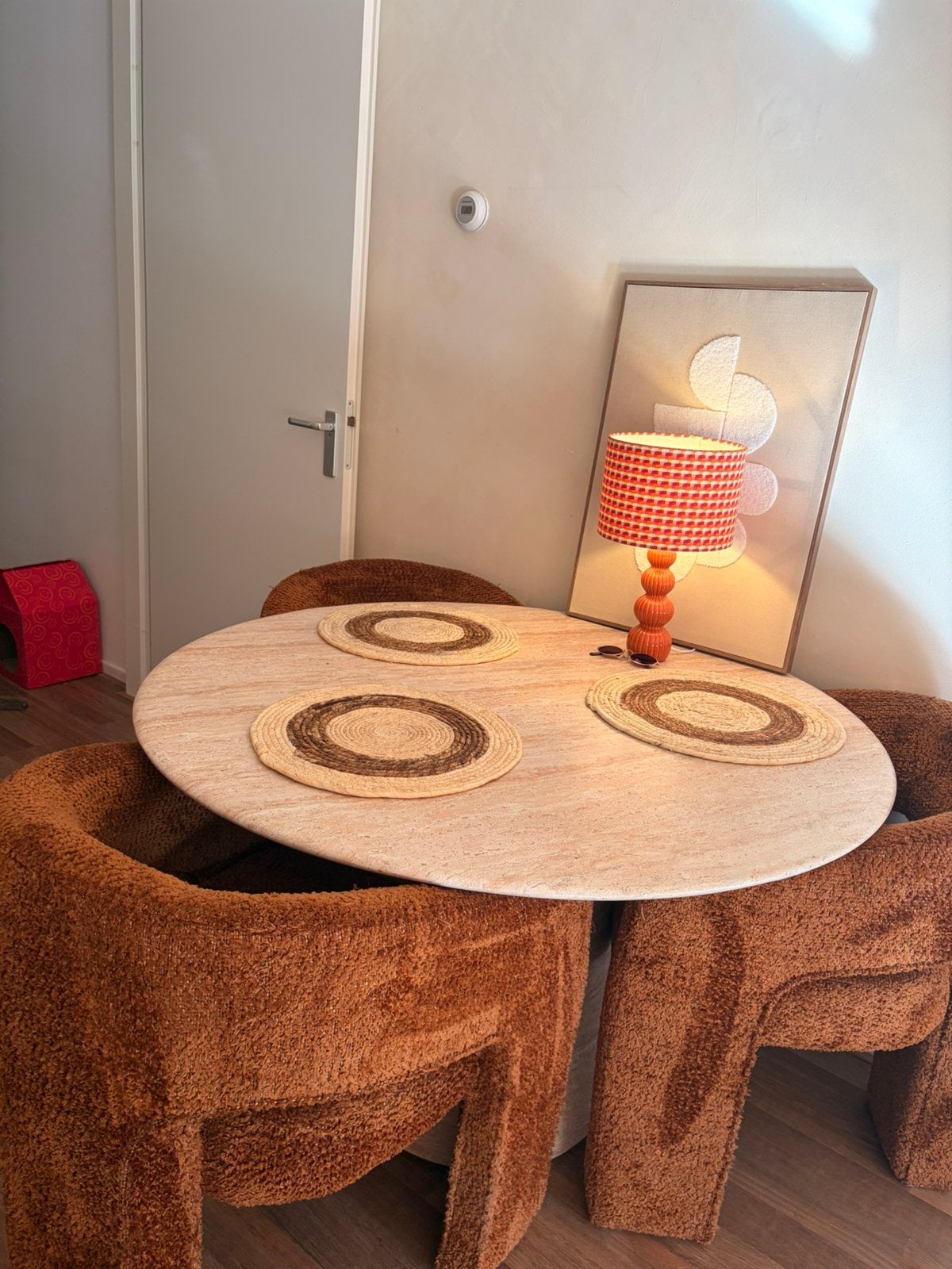 Foto 2 van Sklum eettafel + 3 Zitmaxx Belle stoelen