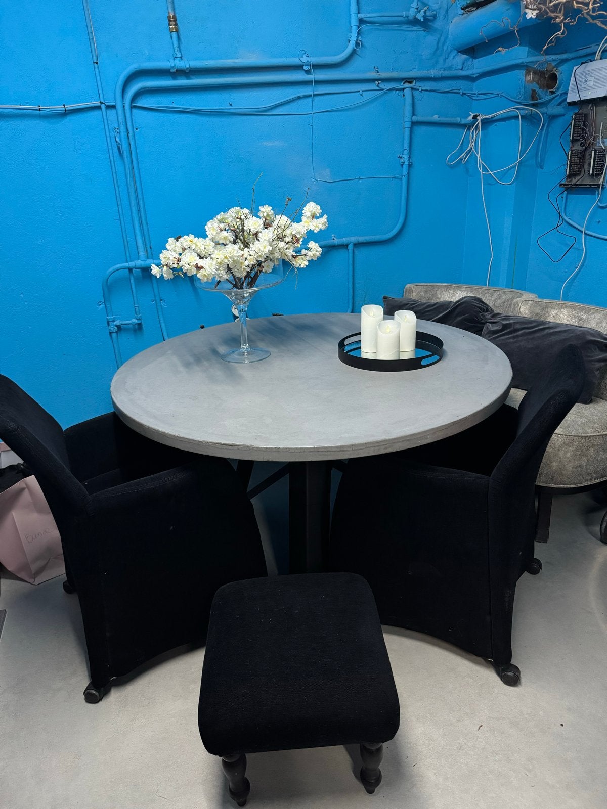 Ronde tafel met zwarte metalen poten en stoelen, Ophalen, Gebruikt, 100 tot 150 cm, Rond