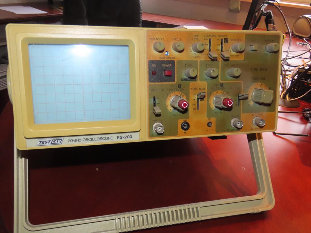 KSB Oscilloscoop 50 MHz - Weinig gebruikt, Doe-het-zelf en Verbouw, Meetapparatuur, Ophalen of Verzenden, Zo goed als nieuw, Elektriciteit