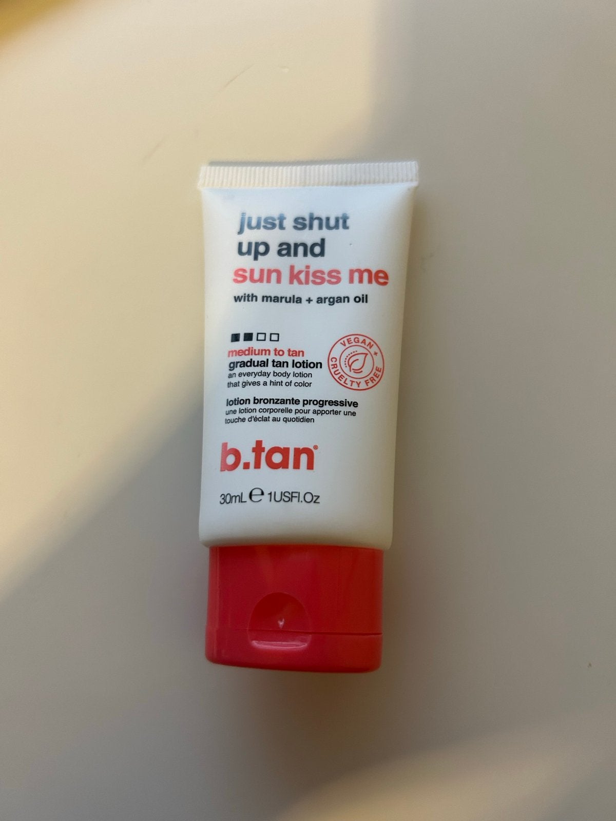 B.tan just shut up and sun kiss me, Ophalen of Verzenden, Nieuw, Bruin, Gehele gezicht
