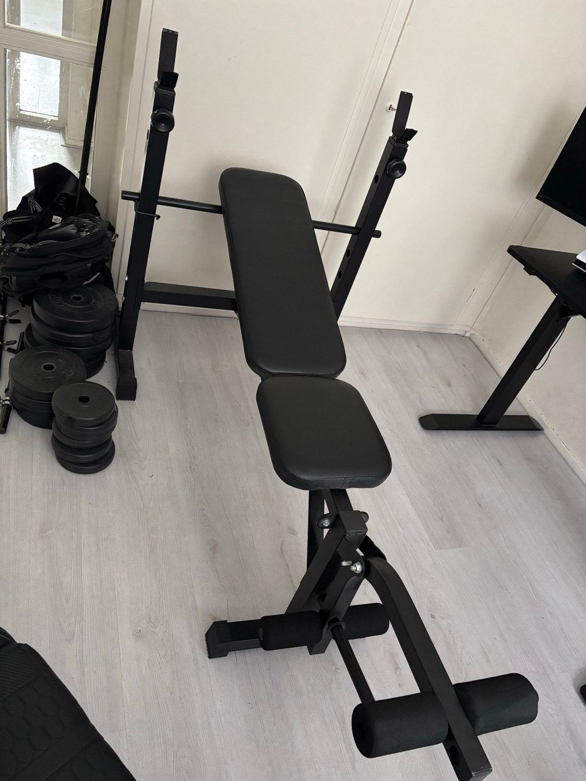 Verstelbare/opklapbaar benchpress/leg extension, Sport en Fitness, Ophalen, Krachtstation, Armen, Zo goed als nieuw