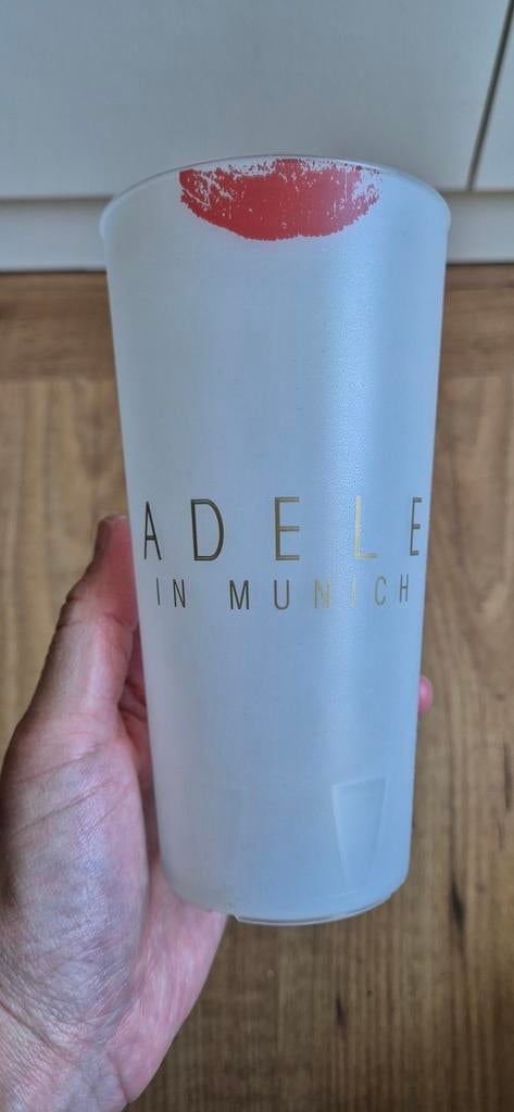 Adele drinkbeker München, Verzamelen, Muziek, Artiesten en Beroemdheden, Verzenden, Nieuw, Gebruiksvoorwerp