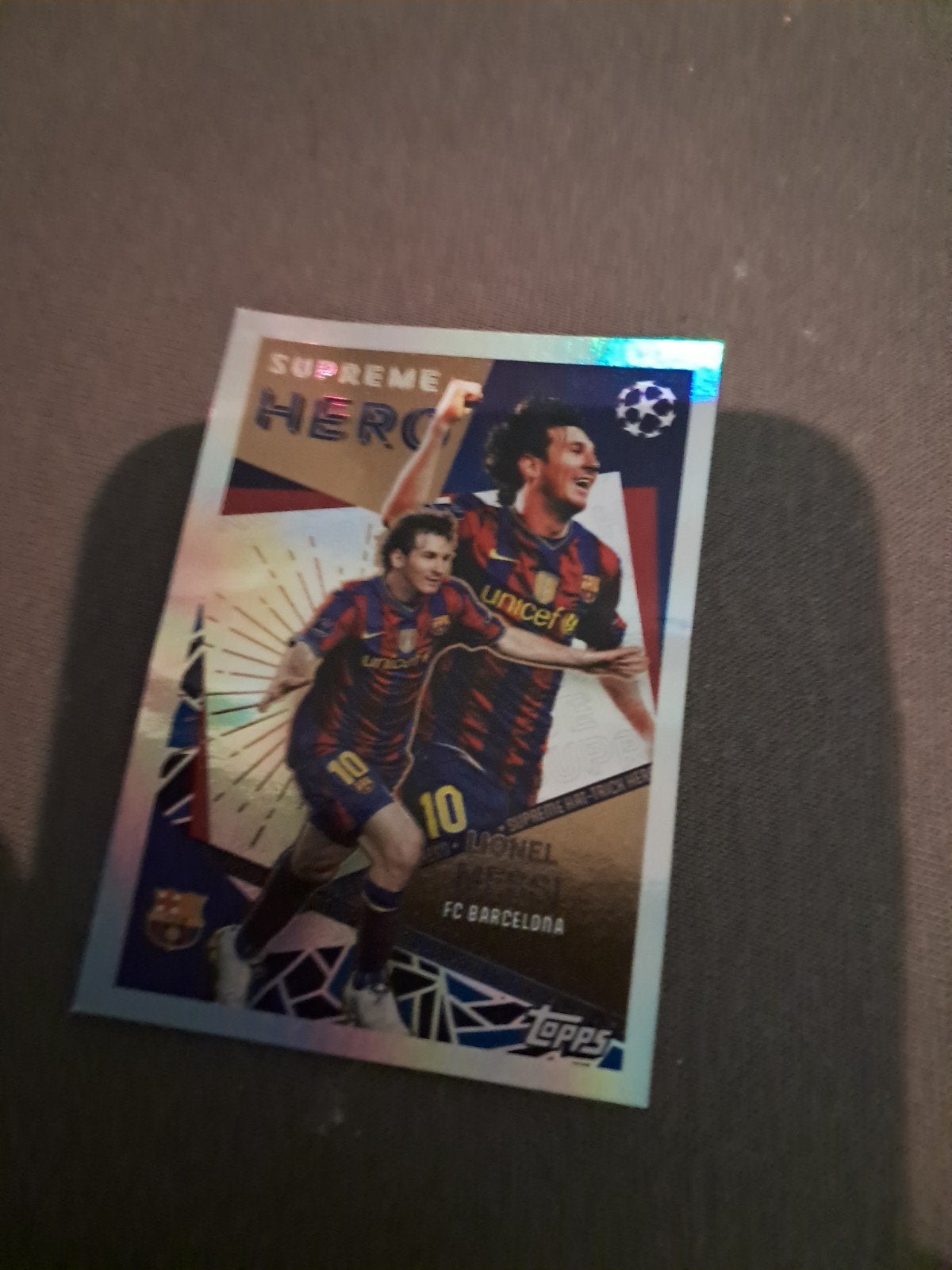Champions League voetbal sticker Lionel Messi. SUPREME HERO!, Ophalen of Verzenden, Nieuw, Sticker