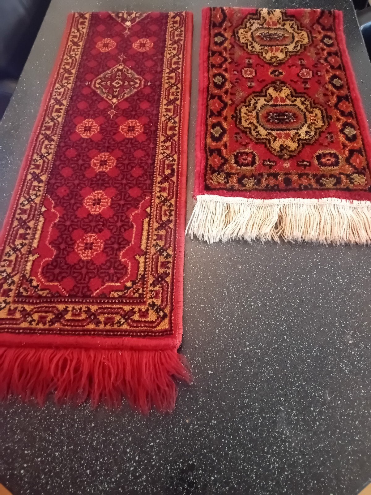 Twee Perzische lopers - Rood met traditioneel patroon, Zwart, 100 tot 150 cm, Zo goed als nieuw, Rechthoekig