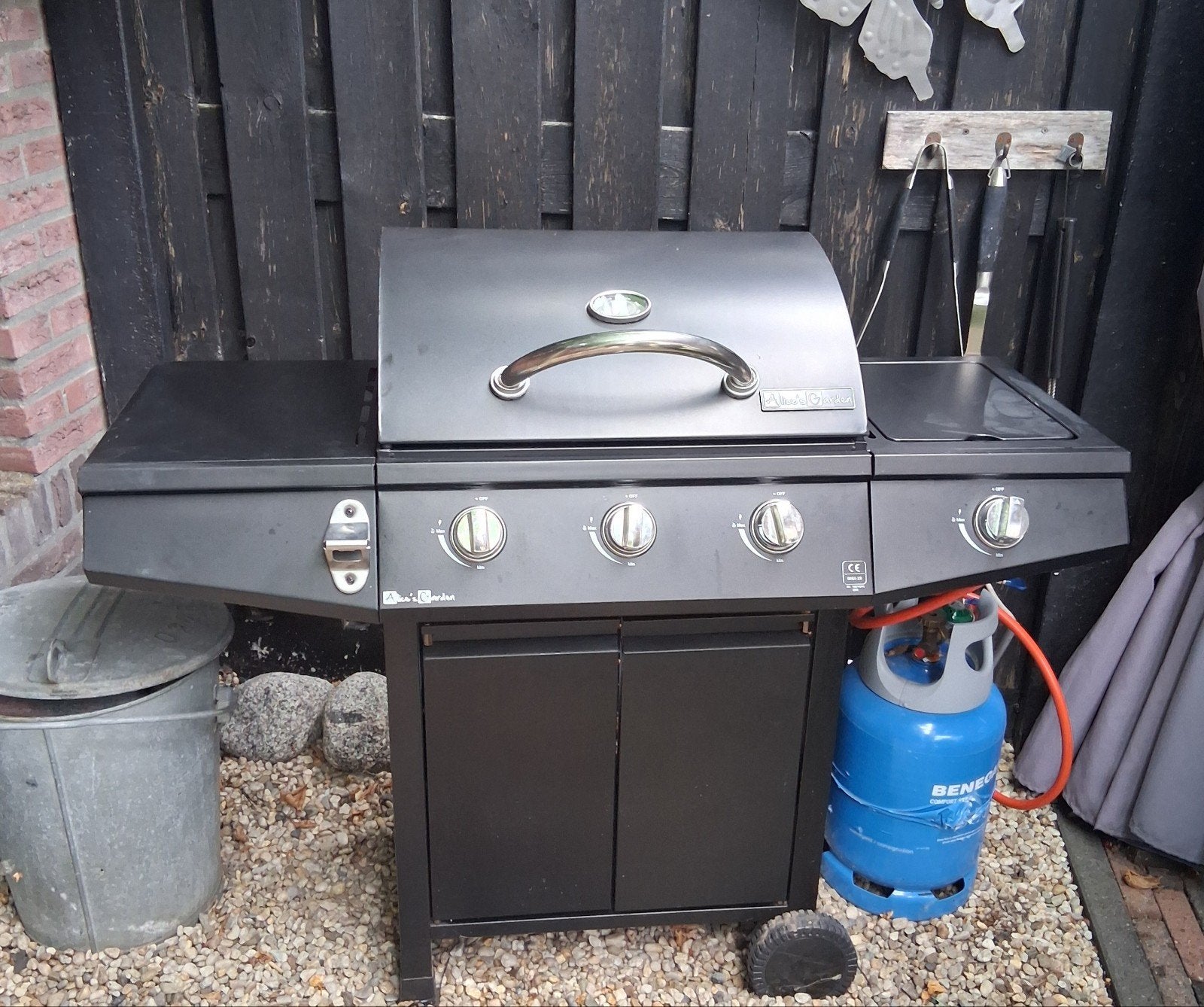 Alice,s Garden gasbarbecue met 3 branders en zijbrander, Ophalen, Gebruikt, Alice,s Garden