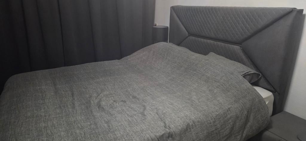 Boxspring 160 x 200 | 2 nachtkastjes | 2 jaar oud, Ophalen, Tweepersoons, Zo goed als nieuw, 200 cm