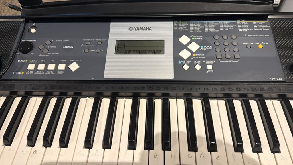 Yamaha YPT-230 keyboard - Zo goed als nieuw, complete set, Ophalen, 61 toetsen, Yamaha, Zo goed als nieuw