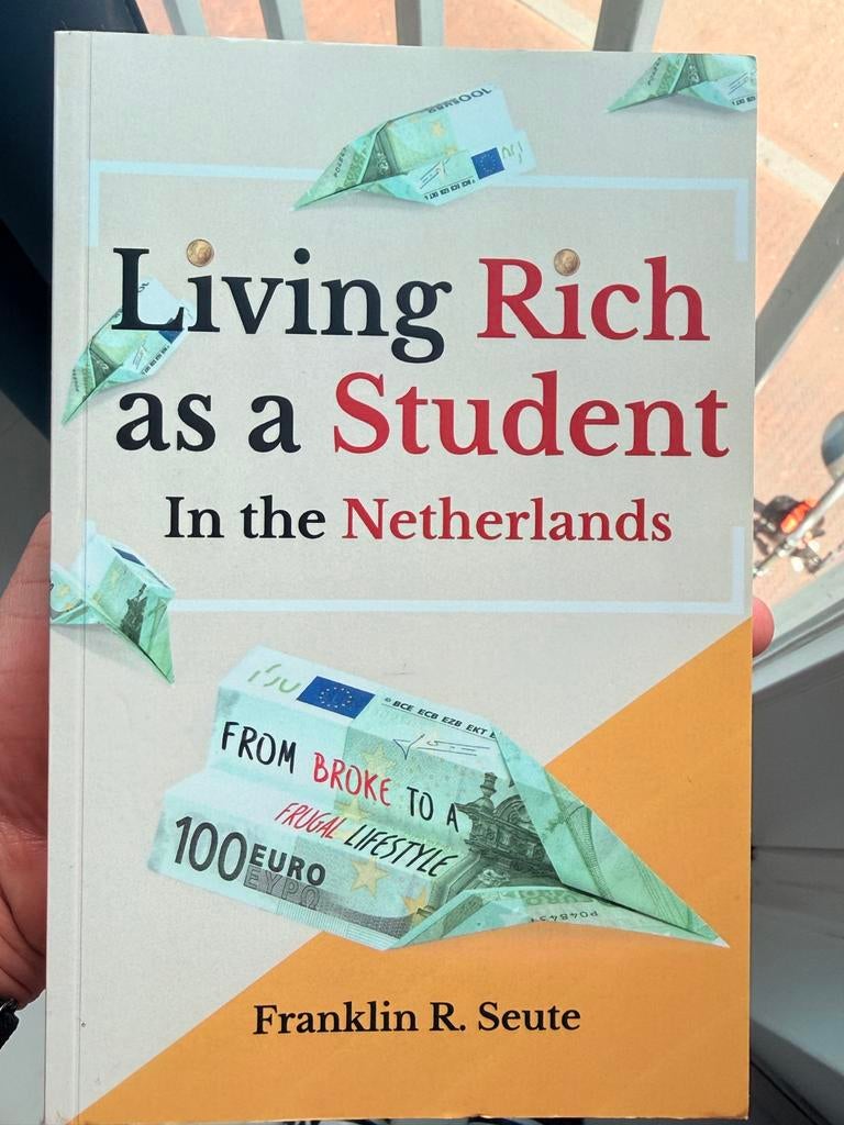 Living Rich as a Student in the Netherlands, Ophalen of Verzenden, Zo goed als nieuw