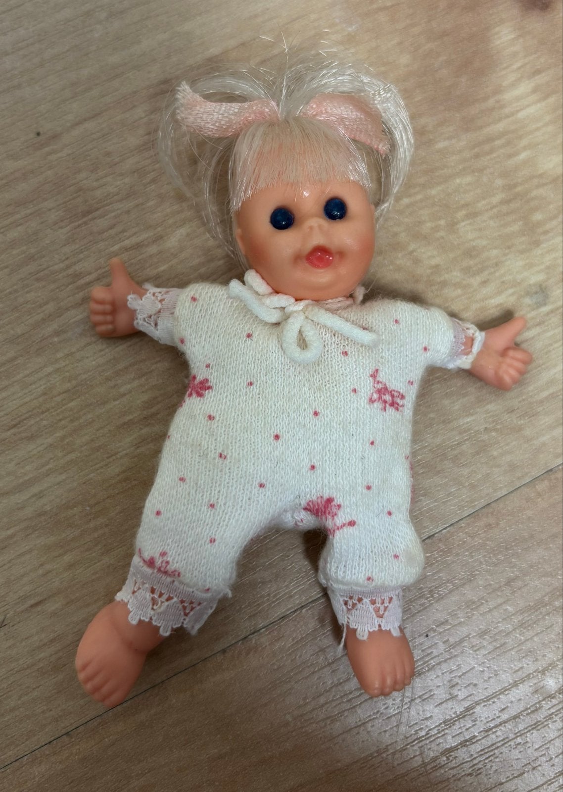 Vintage Babypopje met Roze Kleding - Jaren '80 Speelgoed, Kinderen en Baby's, Speelgoed | Poppen, Gebruikt, Babypop, Ophalen of Verzenden