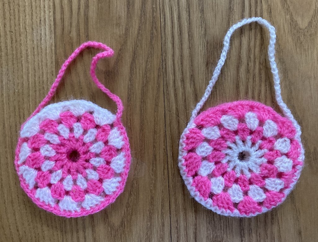 Poppentasje / Tasje gehaakt voor pop  2 stuks roze wit nieuw, Ophalen of Verzenden, Nieuw, Accessoires
