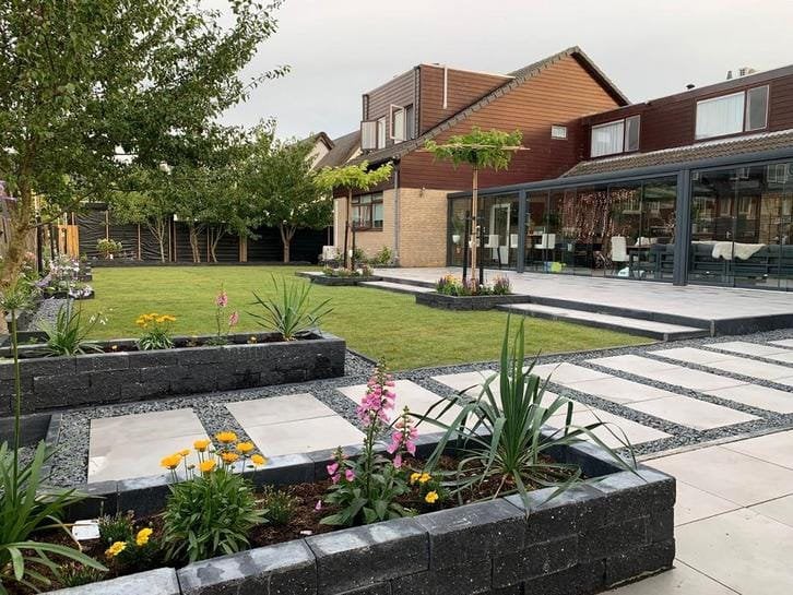 Hovenier / Bestraten - Tegelwerk, schuttingen BETAALBAAR, Diensten en Vakmensen, Tuinmannen en Stratenmakers, Garantie, Tuinontwerp