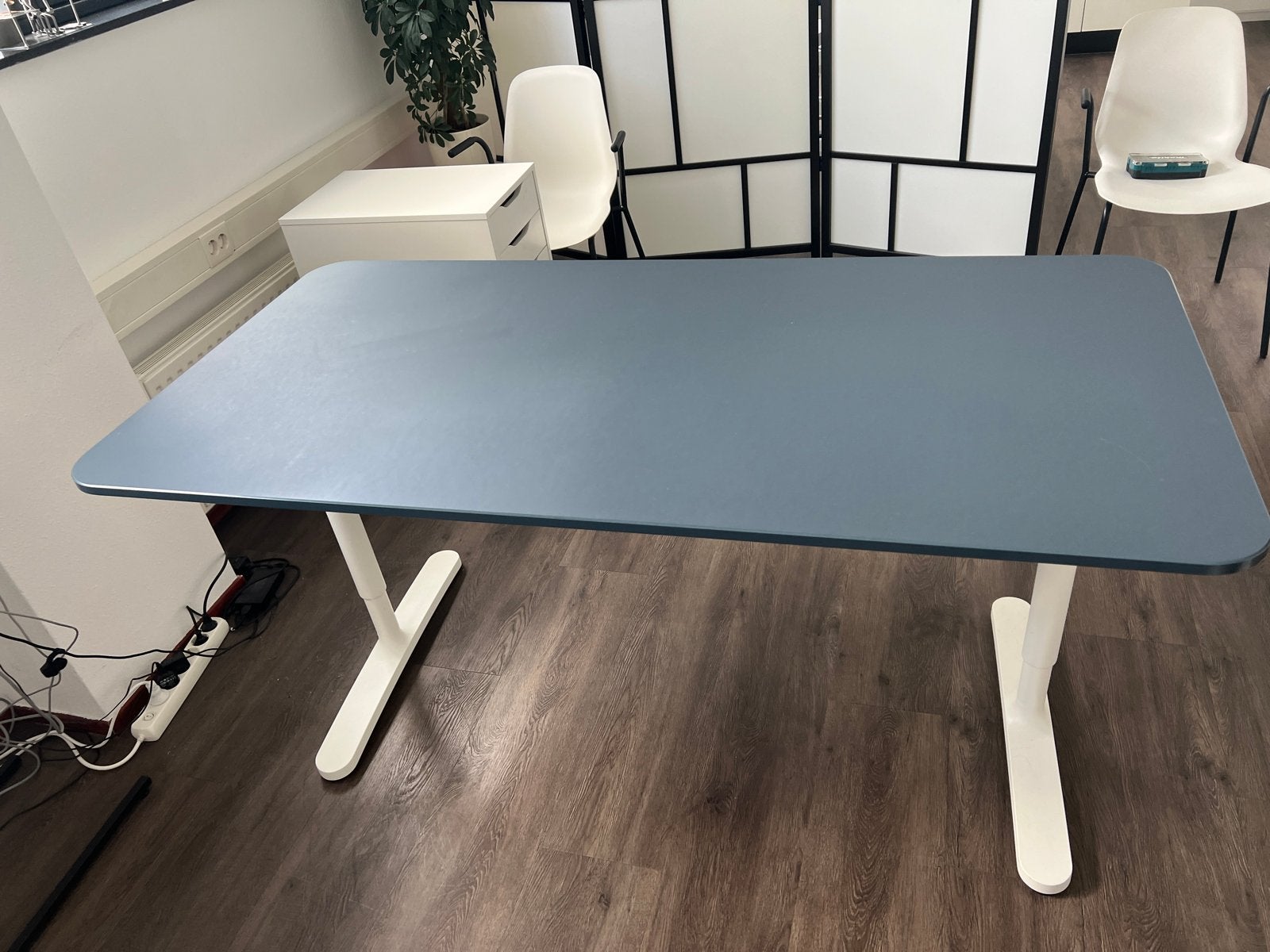 IKEA Bekant Bureau 160x80 - blauw/Wit, Ophalen, Gebruikt, Spaanplaat of MDF, In hoogte verstelbaar