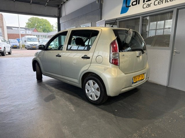 Daihatsu Sirion 2 1.3-16V Comfort Airco|NW APK, Auto's, Daihatsu, Voorwielaandrijving, Dealer onderhouden, Gebruikt, 31 €/maand