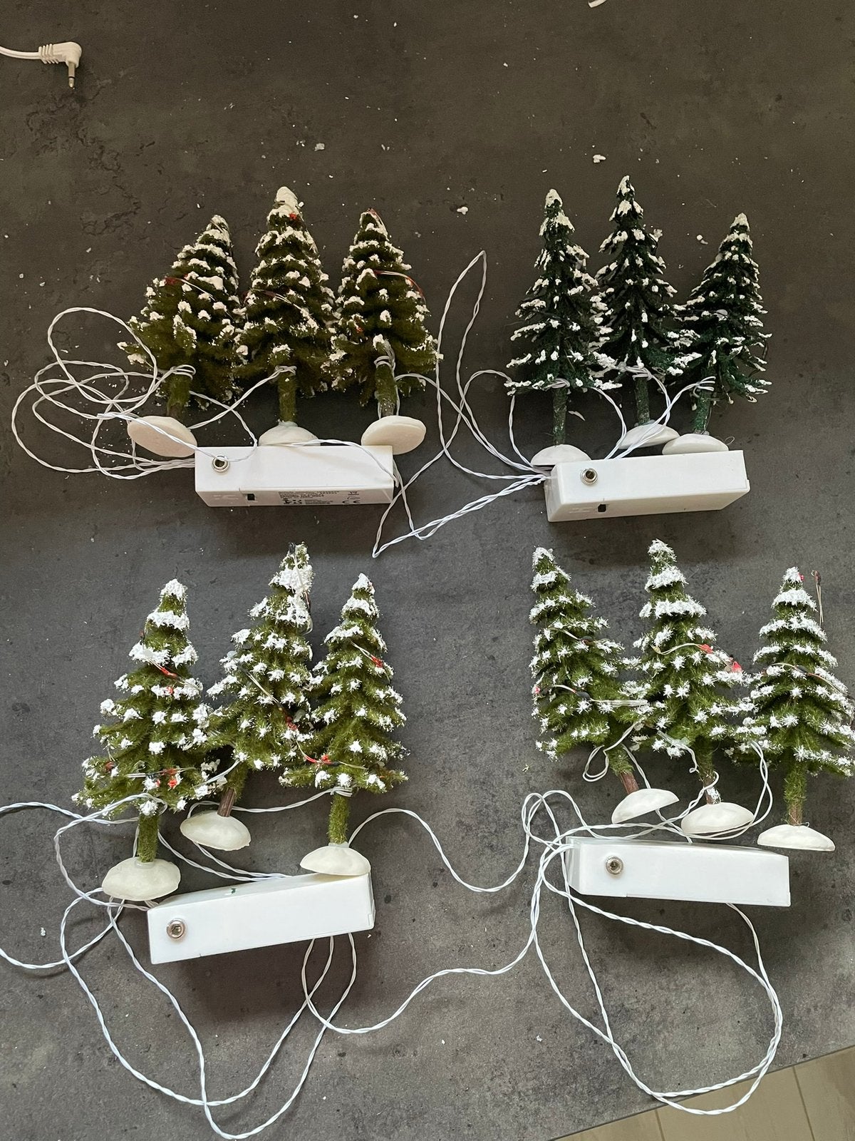 Kerstdorp, kerstboompjes met verlichting, Ophalen of Verzenden, Zo goed als nieuw