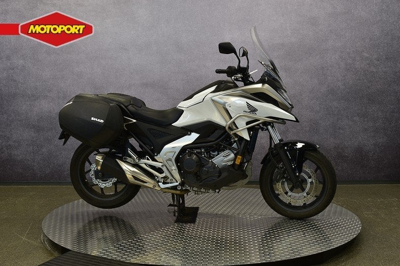 Honda NC 750 X (bj 2021), Info@motoportwormerveer.nl, Honda Motor Europe, Bedrijf, Crystal Bldng B-Unit B11.2 Rivium Blv200
2909 LK  Capelle aan den IJsel, NL