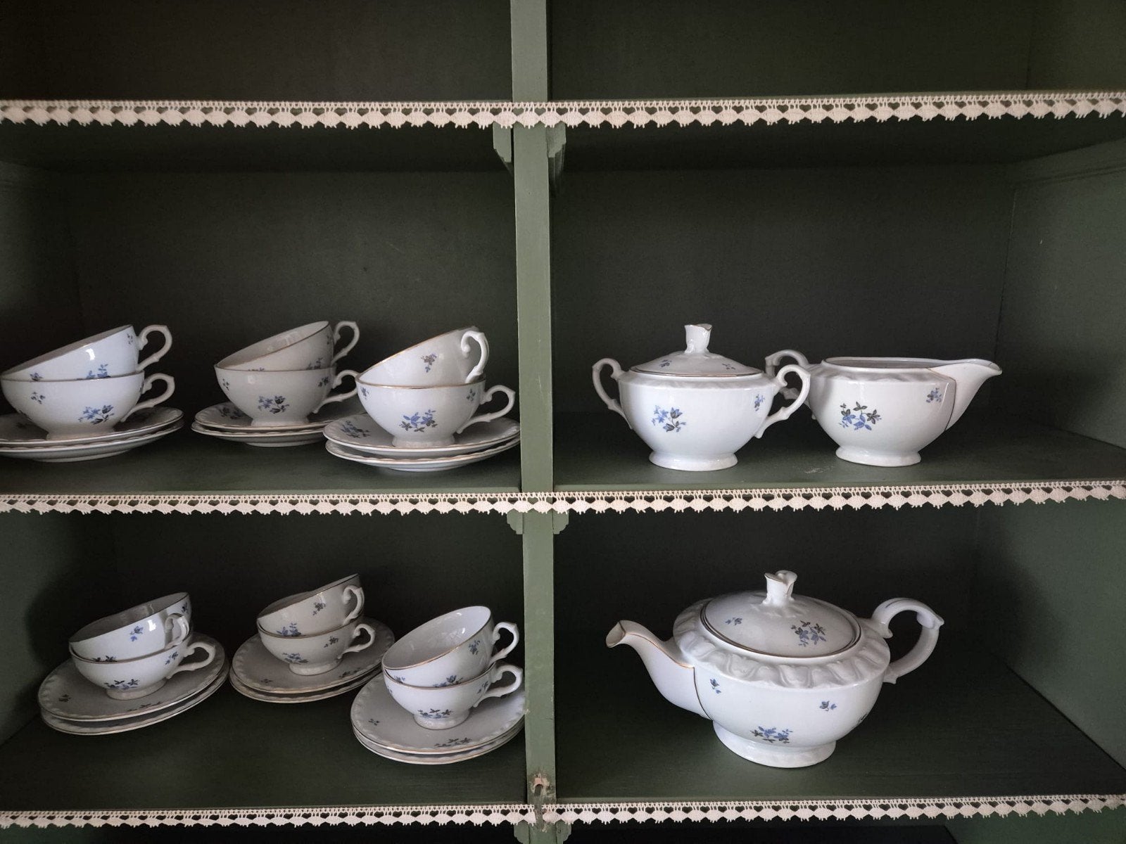servies uit grootmoederstijd, Ophalen