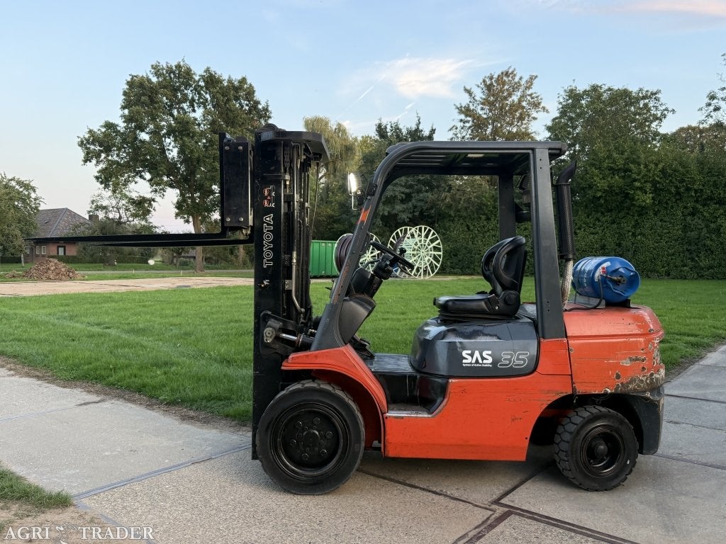 Toyota 3.5 tonner LPG heftruck triplo Freelift vorkverstelle, LPG, Heftruck, Ophalen of Verzenden, Toyota