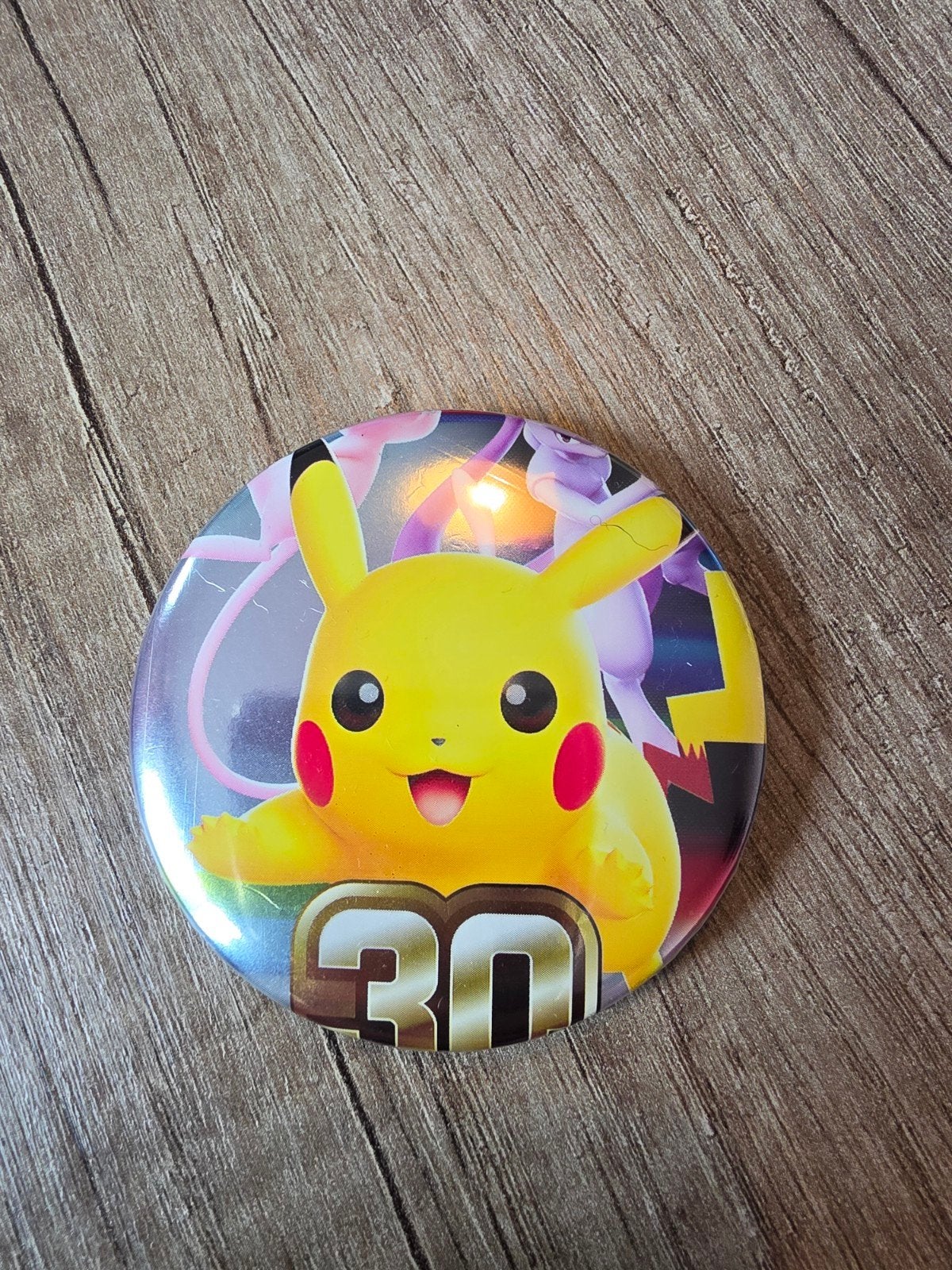 Pokemon 30th Anniversary Pikachu Button Nieuw, Ophalen of Verzenden, Nieuw, Overige typen