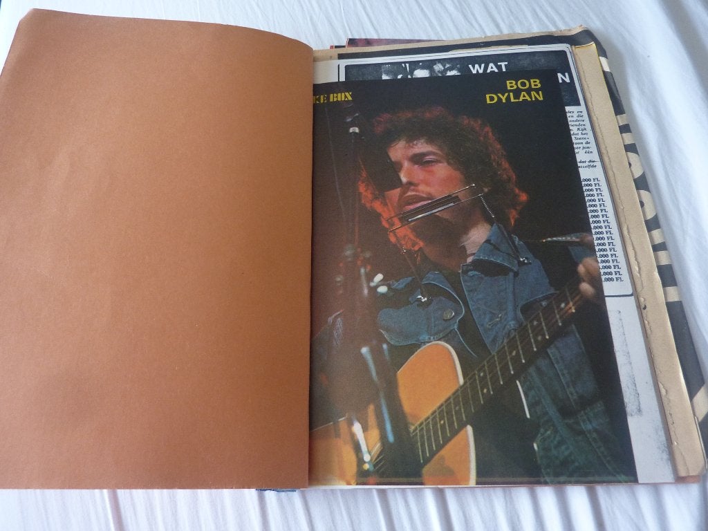 BOB DYLAN MAP VOL ARTIKELEN JAREN 70/80, Verzenden, 1960 tot 1980, Tijdschrift
