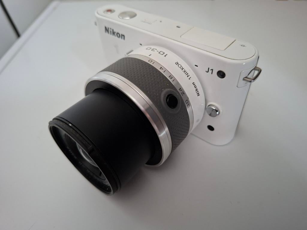Nikon J1 camera met 1 Nikkor VR zoomlens 10-30 mm, Ophalen of Verzenden, Zo goed als nieuw, Nikon