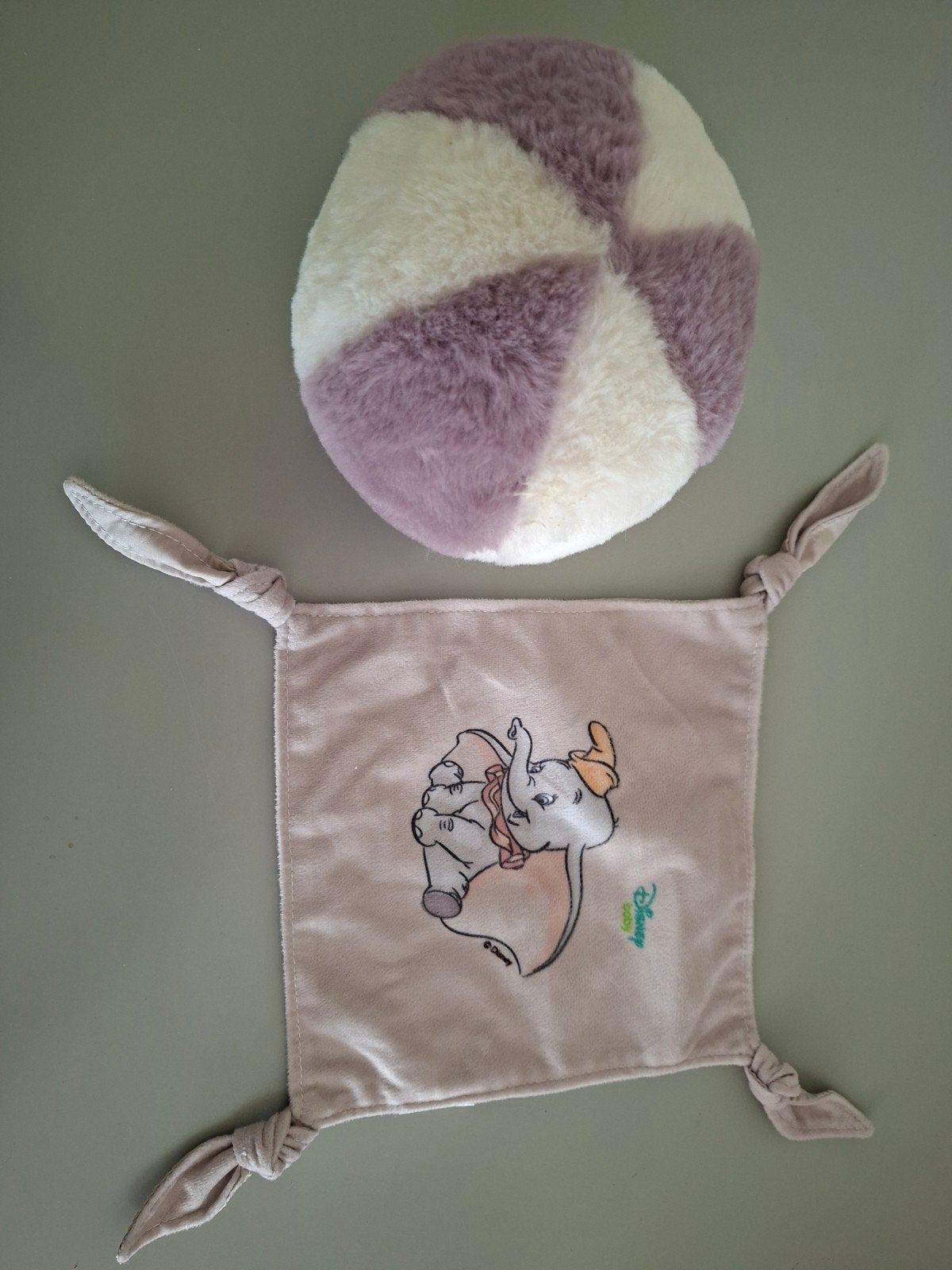 disney dombo olifantje knuffeldoekje en bal met belletje, Ophalen of Verzenden, Nieuw, Overige typen