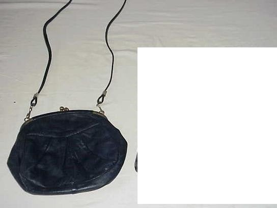 Donkerblauwe schoudertas met lang hengsel.   Beschadigd., Ophalen of Verzenden, Accessoires, Gedragen, Maat 38/40 (M)