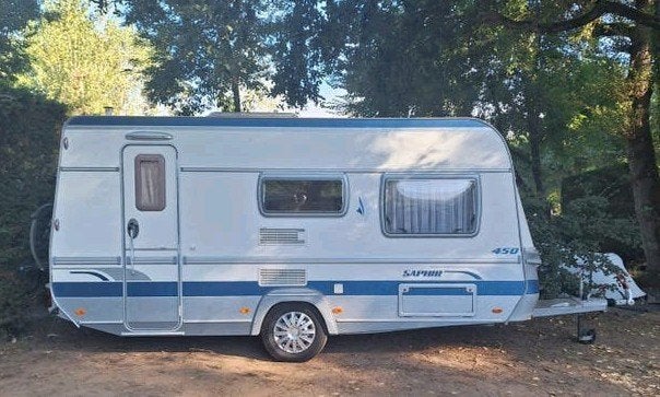 Fendt Saphir 450 caravan, compleet met Isabella voortent, Caravans en Kamperen, Treinzit, Dwarsbed, Particulier, Schokbreker