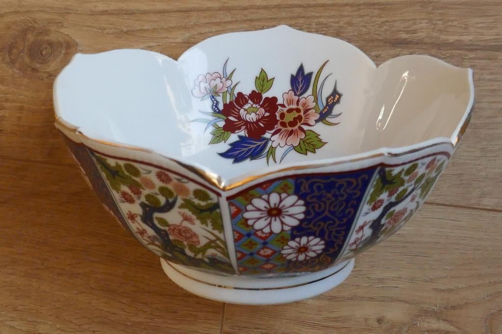 Imari schaal  uit Japan, Antiek en Kunst, Antiek | Porselein, Verzenden