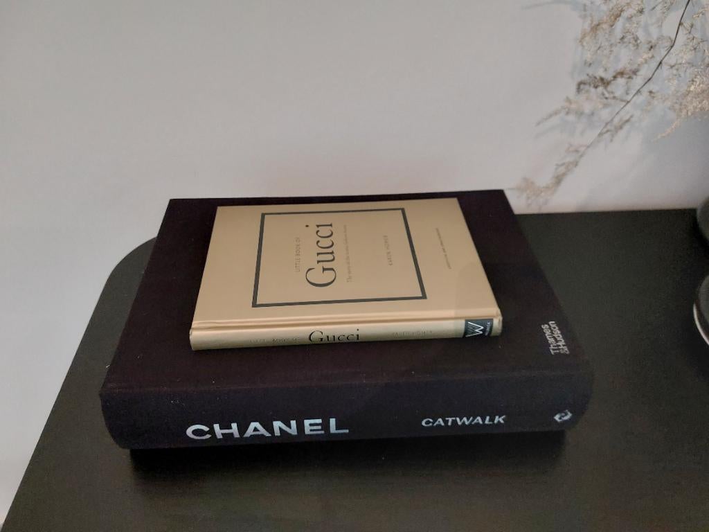 Set tafelboeken Chanel en Gucci, Huis en Inrichting, Ophalen of Verzenden, Zo goed als nieuw, Zwart