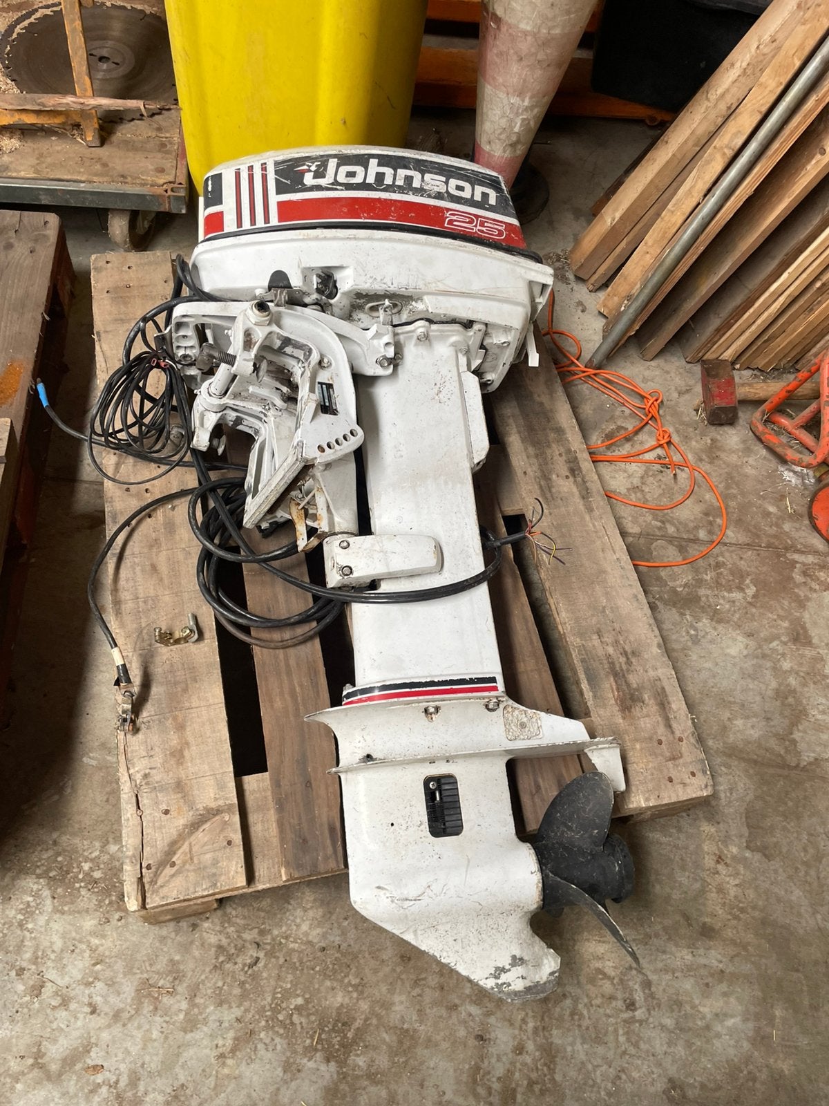 Johnson 25 PK Buitenboordmotor, Ophalen, Gebruikt