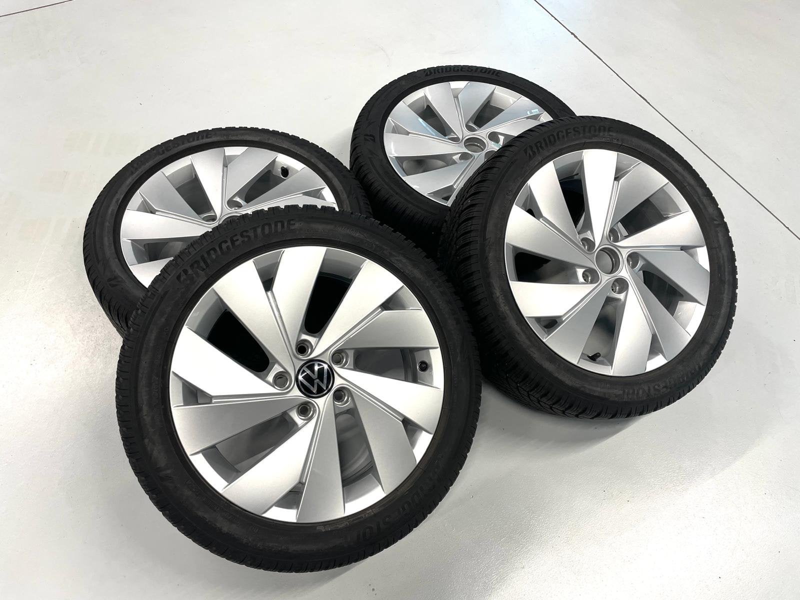 Originele VW Golf 8 velgen 17 inch Bridgestone winterbanden, Auto-onderdelen, Banden en Velgen, Ophalen, Banden en Velgen, 17 inch