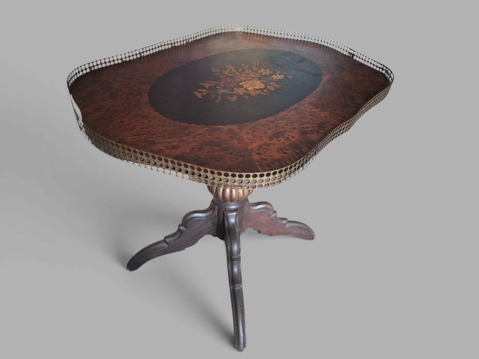 Antieke bijzettafel met ingelegd bovenblad bloemenmotief , Ophalen of Verzenden