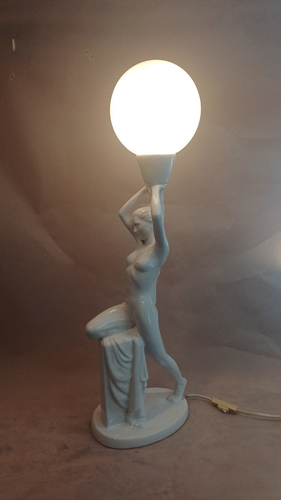vintage art-deco nude stateu tablelamp tafellamp jaren 40, Huis en Inrichting, Lampen | Tafellampen, Ophalen, Vintage