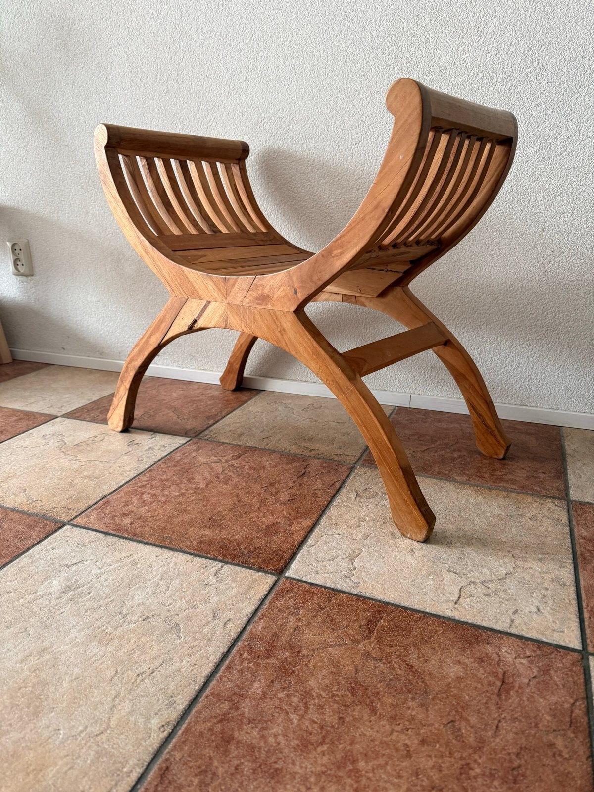 Decoratieve teak houten kruk / bankje, Antiek en Kunst, Ophalen