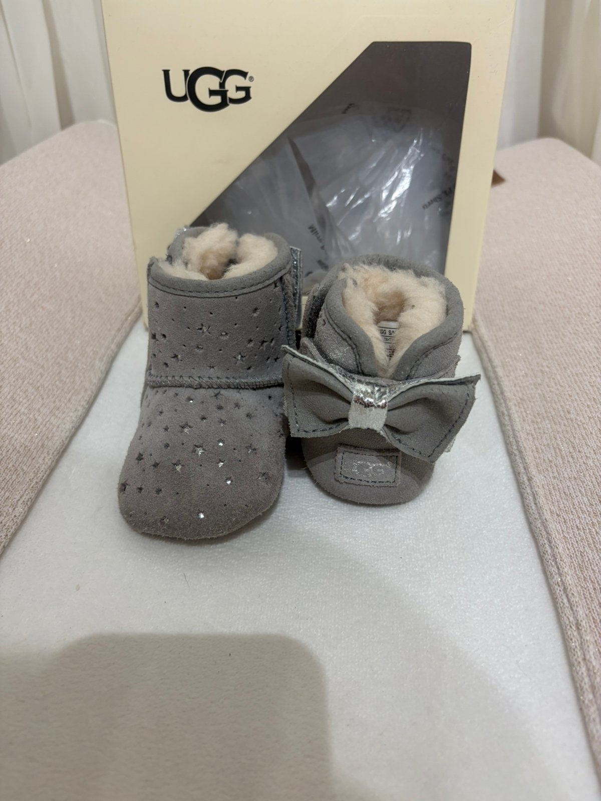 Mooie grijze uggs maat 16, Ophalen of Verzenden, Zo goed als nieuw, Jongetje of Meisje, Schoentjes