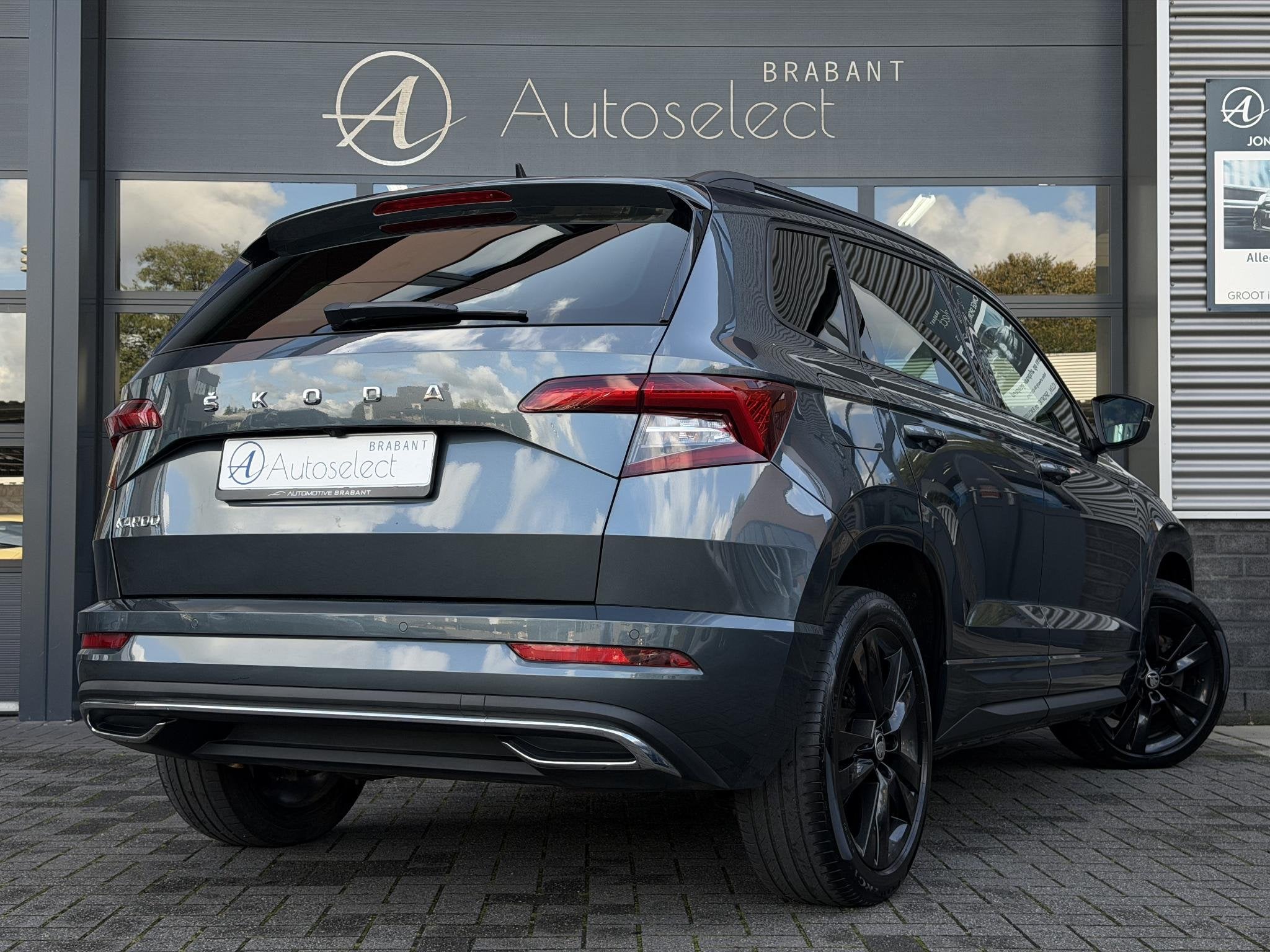Skoda Karoq 1.5 TSI ACT Sportline Navi | Trekhaak | Dealer O, Auto's, Stof, 4 cilinders, 150 pk, Karoq