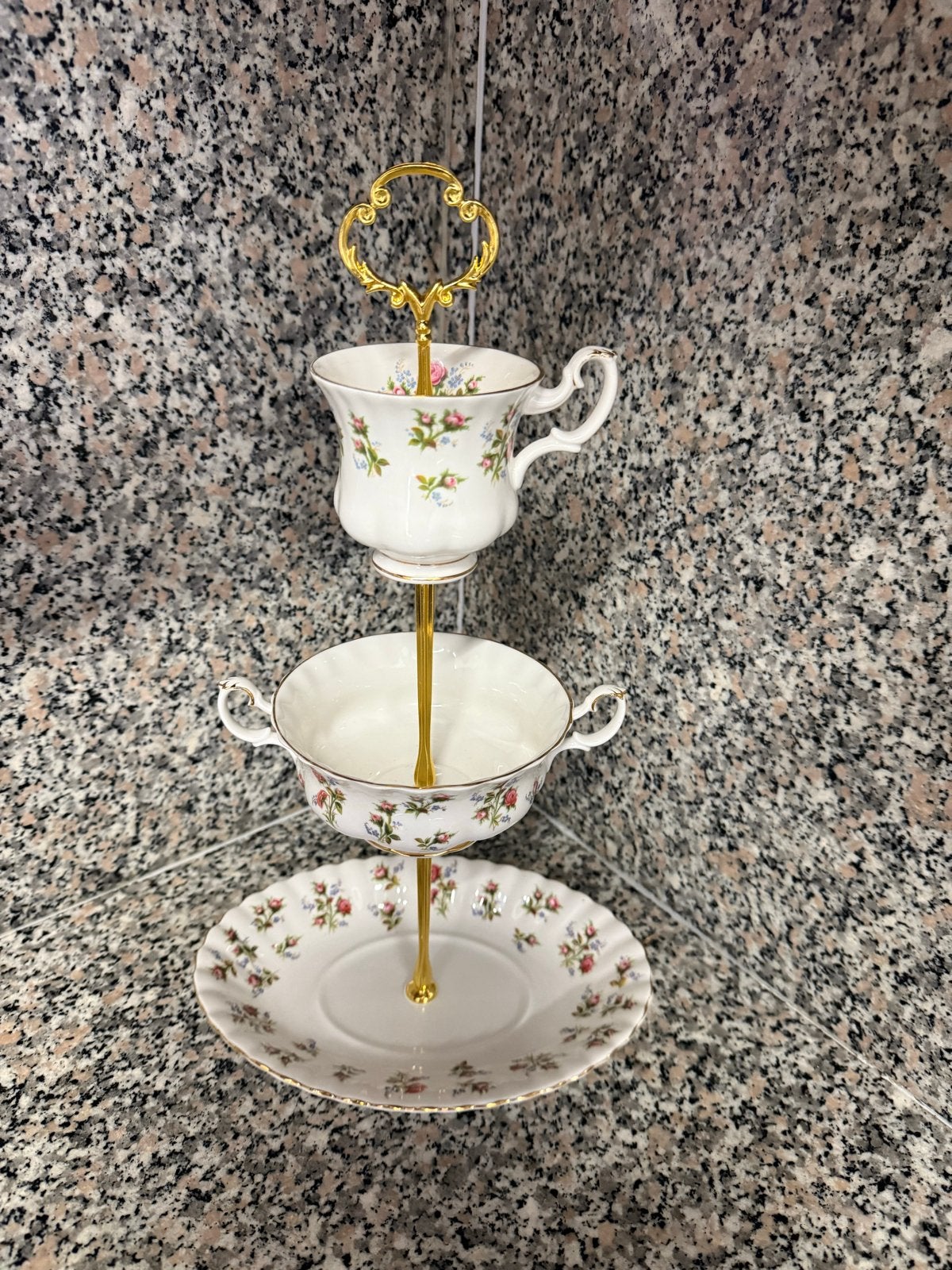 Royal Albert Winsome Etagère - Handgemaakt, Ophalen of Verzenden, Gebruikt, Etagère, Steen/keramiek