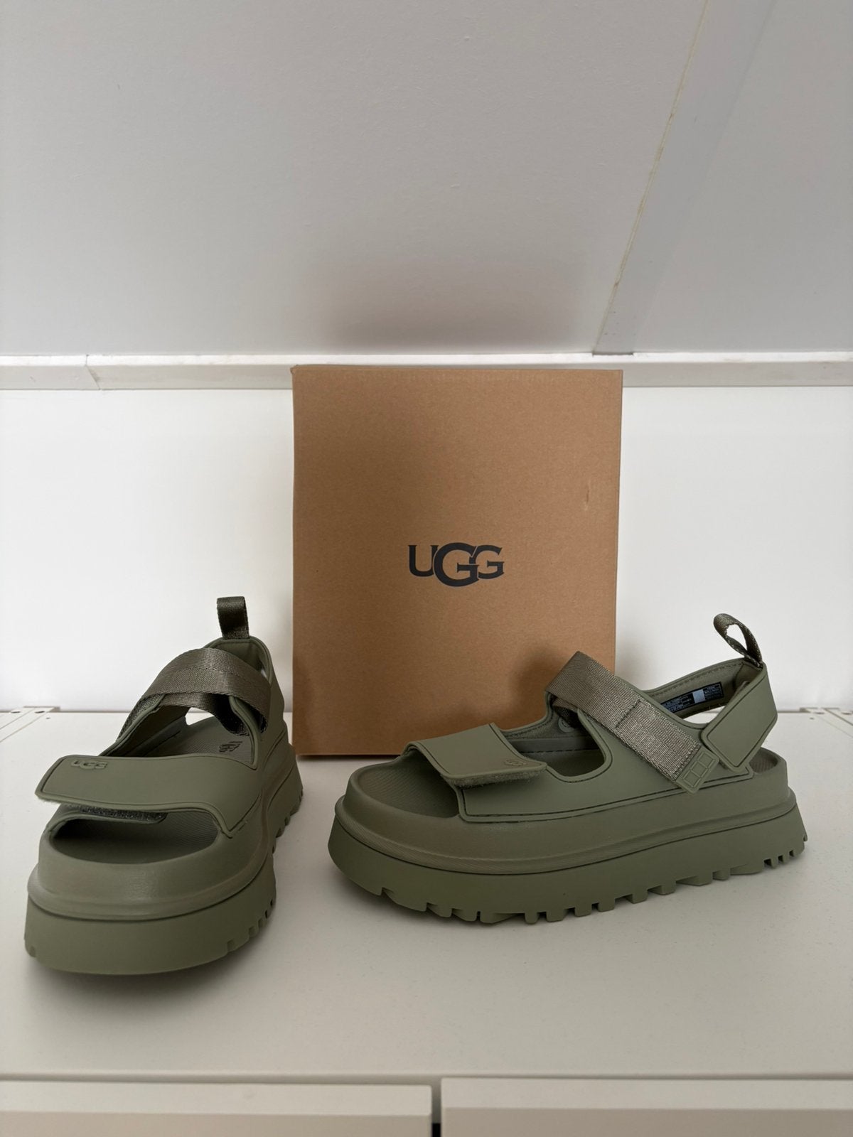 UGG Goldenglow sandalen, Kleding | Dames, Nieuw, Groen, Sandalen of Muiltjes, Ophalen of Verzenden